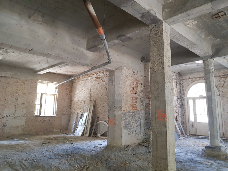 Bontás, felújítás, kiegészítés: új iskola, értékmentéssel