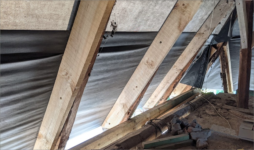 Csontvázak a tetőben – egy siófoki villa felújítása