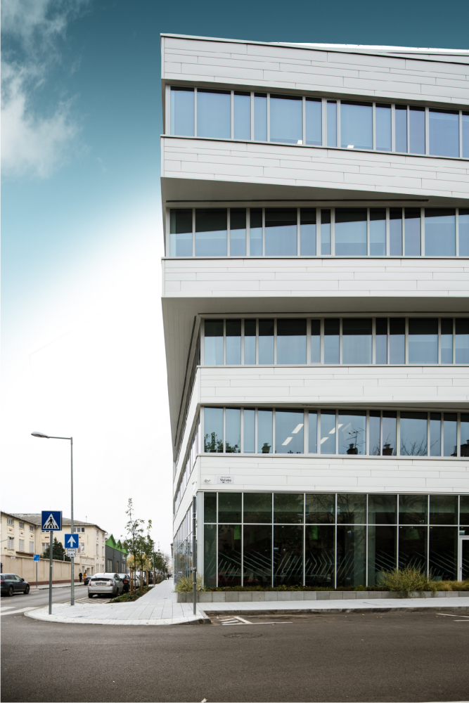 Sávos alumíniumburkolat: funkcionális és dizájnelem