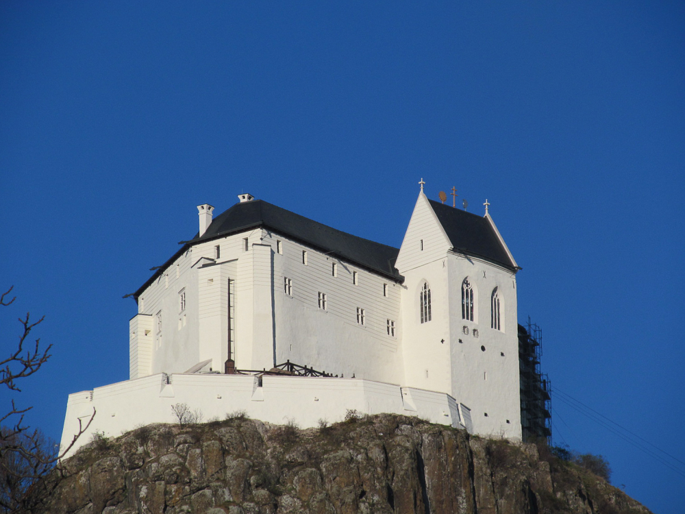 Pajtától palotáig, lépcsőtől templomig, háztól várig…