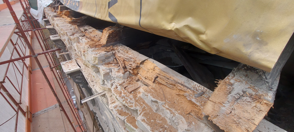 Fagerendás födém károsodása egy százhúsz éves társasházban Fagerendás födém károsodása egy százhúsz éves társasházban