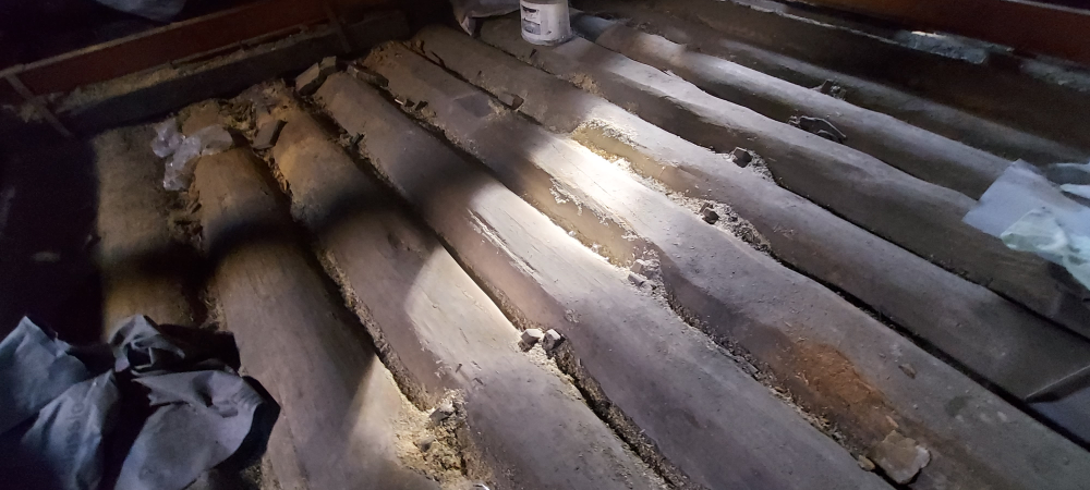 Fagerendás födém károsodása egy százhúsz éves társasházban Fagerendás födém károsodása egy százhúsz éves társasházban