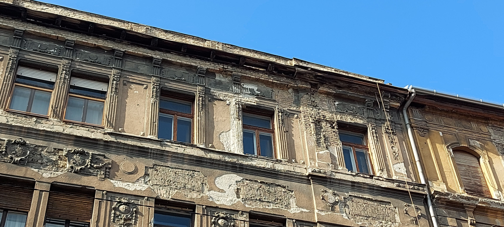 Fagerendás födém károsodása egy százhúsz éves társasházban Fagerendás födém károsodása egy százhúsz éves társasházban