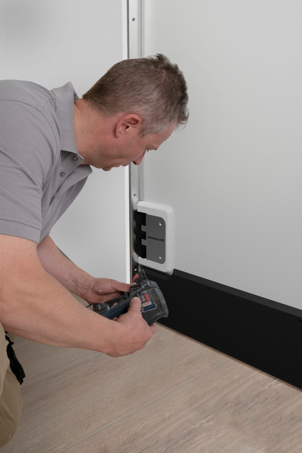 Robusztus és tartós lengőajtók polietilénből és rozsdamentes acélból