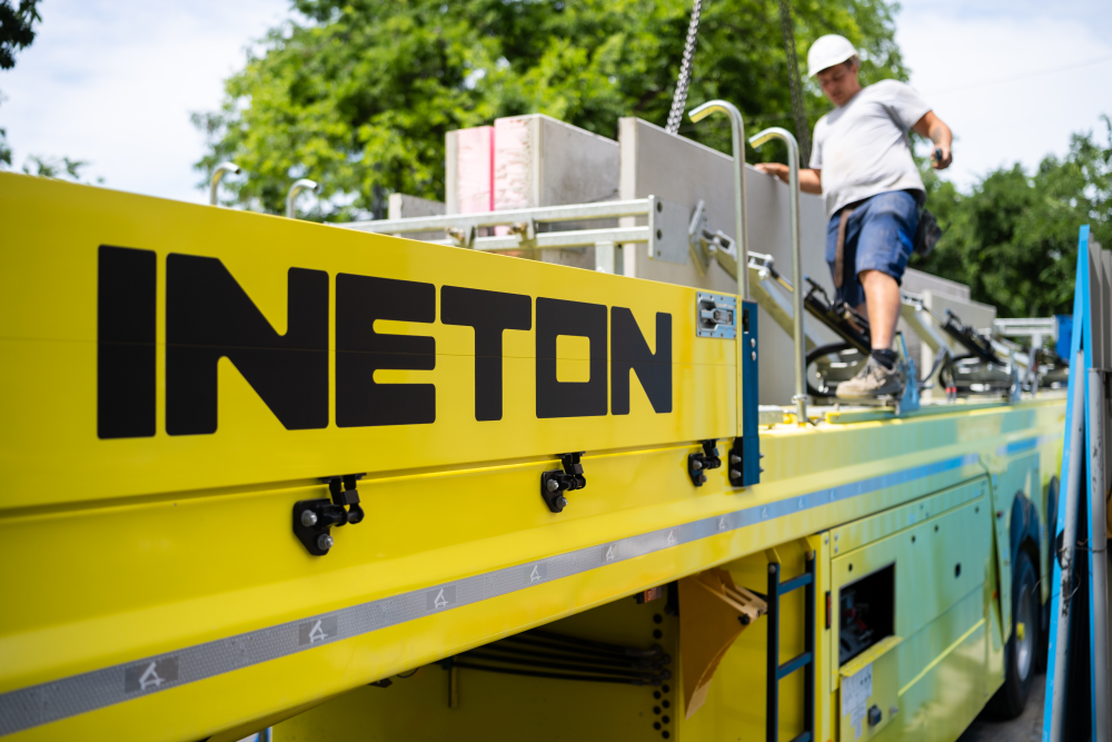 Szűk telekadottságok esetén hatékony megoldás a könnyen beépíthető, előregyártott, külső hőszigeteléssel ellátott kéregfal