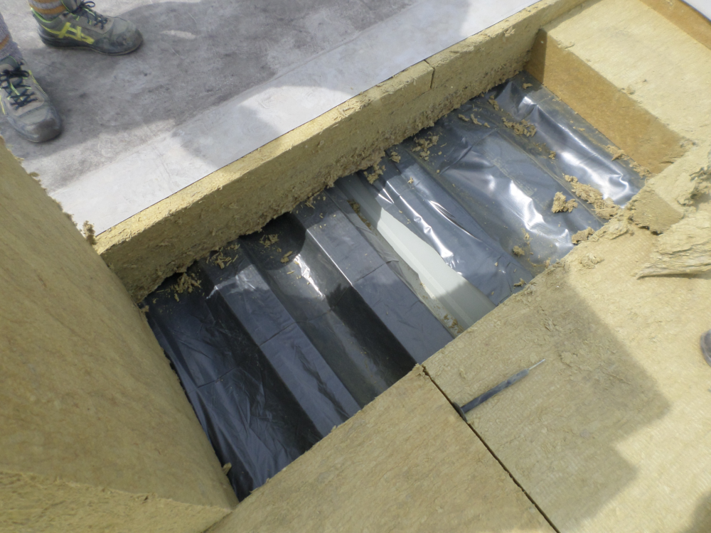 Lapostető-szigetelések jellemző hibái – Mire érdemes figyelni egyenes és fordított rétegrend esetében?