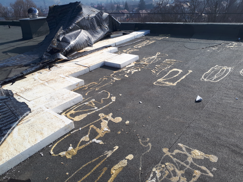 Lapostető-szigetelések jellemző hibái – Mire érdemes figyelni egyenes és fordított rétegrend esetében?