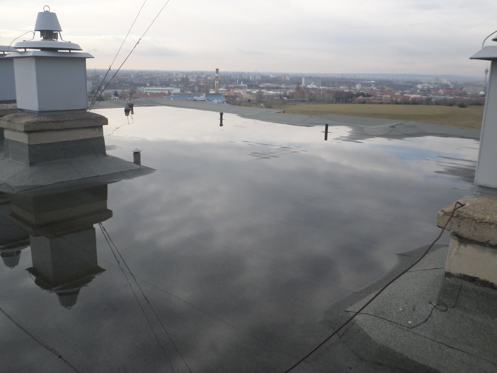 Lapostető-szigetelések jellemző hibái – Mire érdemes figyelni egyenes és fordított rétegrend esetében?