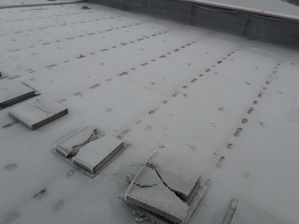 Lapostető-szigetelések jellemző hibái – Mire érdemes figyelni egyenes és fordított rétegrend esetében?