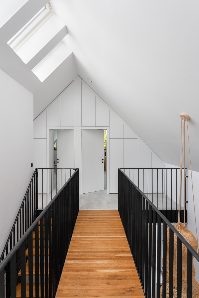 Híd a házban – kifinomult megoldások a tér tagolására Híd a házban – kifinomult megoldások a tér tagolására