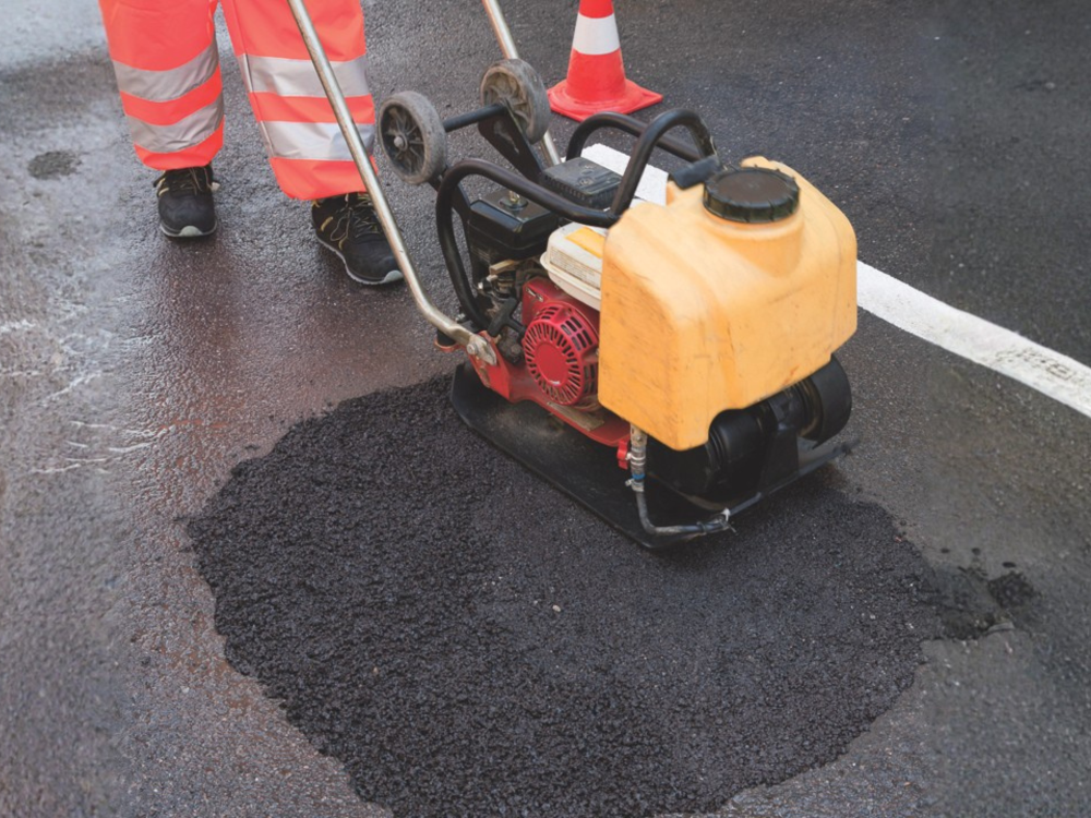 Beton- és aszfaltjavítás okosan – tartós megoldás, amikor nincs idő várni