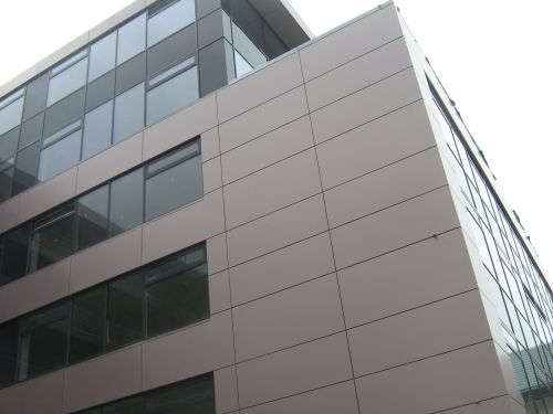 A nagytáblás homlokzatburkolattól a belsőépítészeti lemezekig