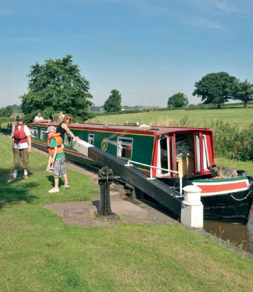 Hajóval Angliában – csatornákon, alagutakban, hidakon át Hajóval Angliában – csatornákon, alagutakban, hidakon át