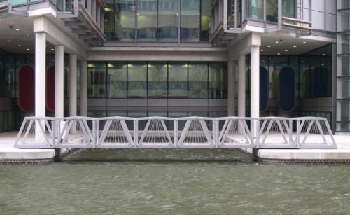 Hajóval Angliában – csatornákon, alagutakban, hidakon át Hajóval Angliában – csatornákon, alagutakban, hidakon át