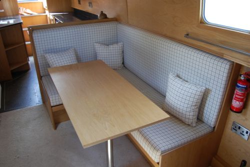 Hajóval Angliában – csatornákon, alagutakban, hidakon át Hajóval Angliában – csatornákon, alagutakban, hidakon át