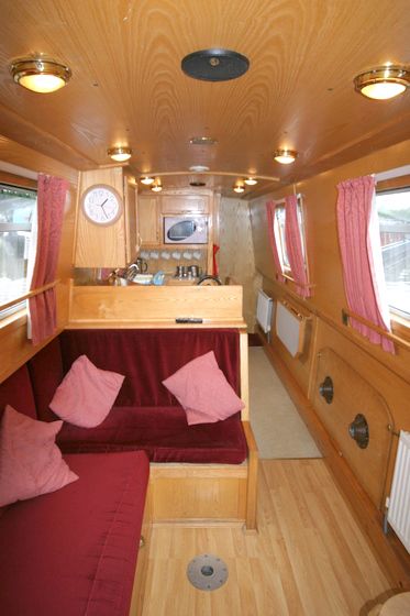 Hajóval Angliában – csatornákon, alagutakban, hidakon át Hajóval Angliában – csatornákon, alagutakban, hidakon át