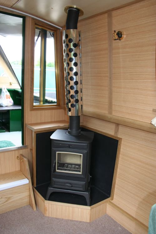 Hajóval Angliában – csatornákon, alagutakban, hidakon át Hajóval Angliában – csatornákon, alagutakban, hidakon át