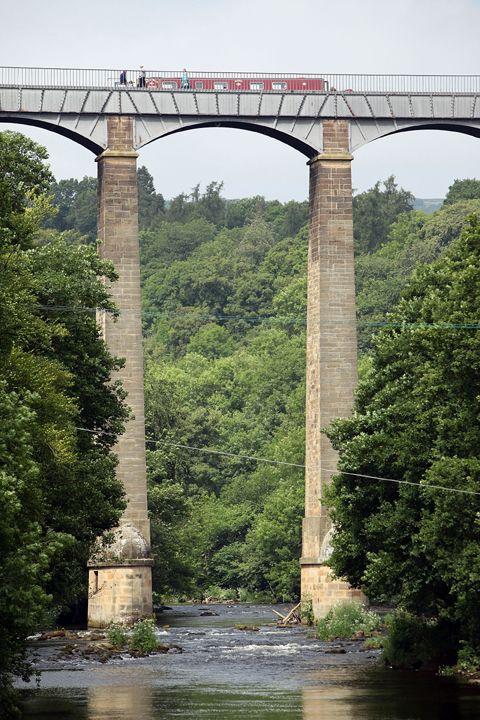 Hajóval Angliában – csatornákon, alagutakban, hidakon át Hajóval Angliában – csatornákon, alagutakban, hidakon át