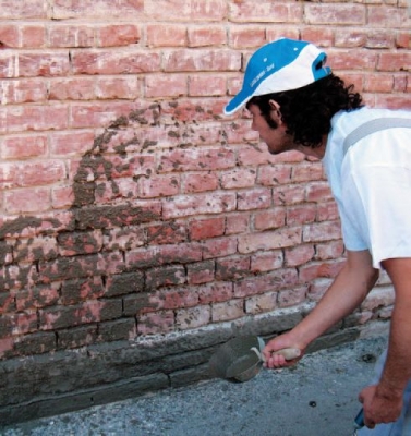 A szárítóvakolat elpárologtatja a falban lévő nedvességet