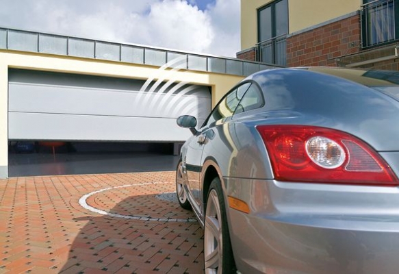 Távvezérelhető kapu kétbeállós garázsokhoz