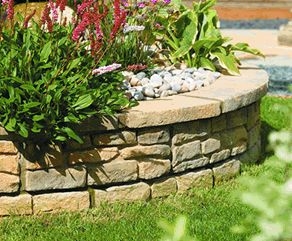 Fal-, rézsű- és szegélyelemek