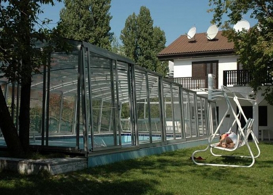 Nyitható medencefedések speciális igényekhez is