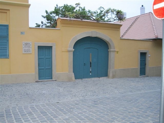 Megújult a pécsi Vasarely Múzeum homlokzata