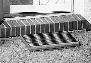 A burkolatba süllyeszthető lábtörlő a vizet is elvezeti