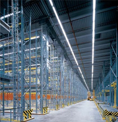 Jelenlétfüggő fényszabályozás csarnokokban