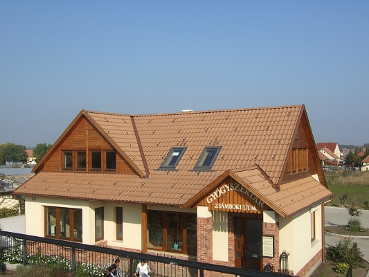 Knittel nyerte a tetőszépségversenyt – a hóhérakasztás elmaradt