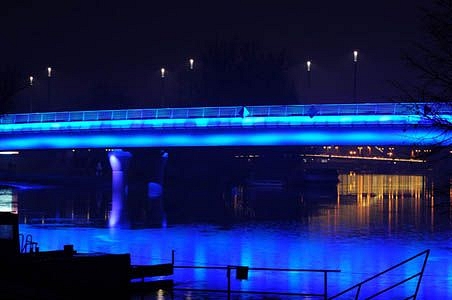 Hang- és fényjáték színesít egy hidat Győrben