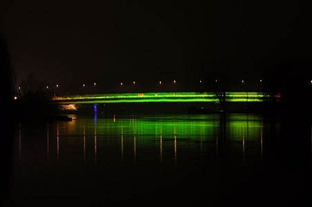 Hang- és fényjáték színesít egy hidat Győrben