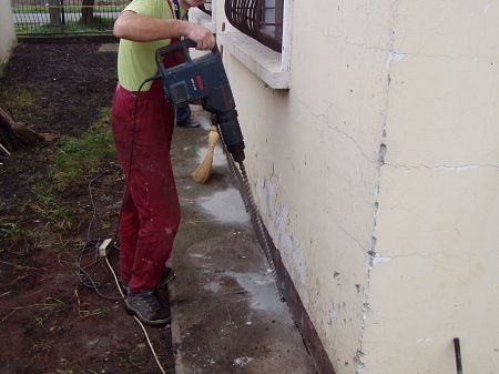 A poliuretán hab megállítja az épületsüllyedést