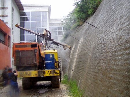 A poliuretán hab megállítja az épületsüllyedést