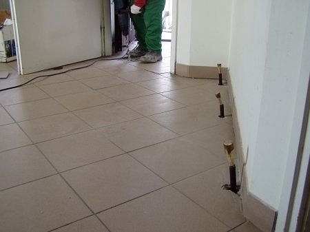 A poliuretán hab megállítja az épületsüllyedést