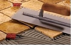 Ragasztás után három órval fugázható burkolat