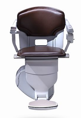 Íves és szűk lépcsőkre is szerelhető lépcsőlift