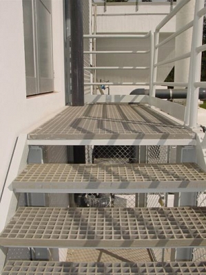 A műgyanta járórácsok tartósak, könnyűek, és sosem rozsdásoknak