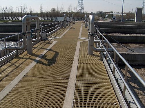 A műgyanta járórácsok tartósak, könnyűek, és sosem rozsdásoknak