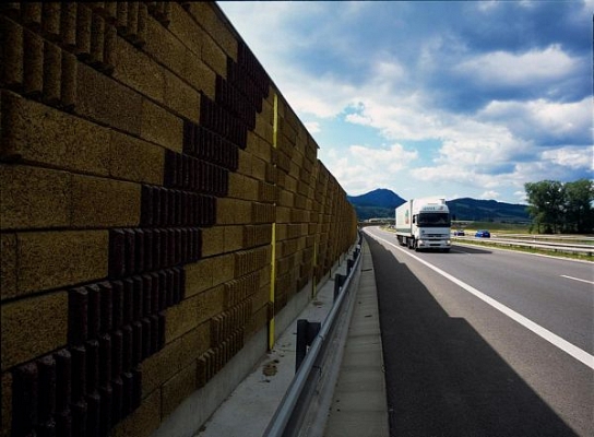 Zajárnyékoló falrendszer fabetonból Zajárnyékoló falrendszer fabetonból