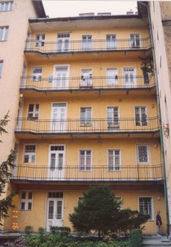 Egy függőfolyosó felújításának viszontagságos története (1. rész)