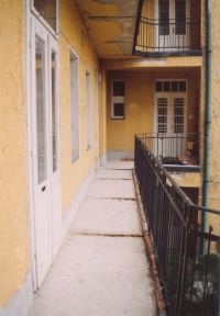 Egy függőfolyosó felújításának viszontagságos története (1. rész)