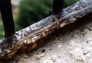 Egy függőfolyosó felújításának viszontagságos története (1. rész)