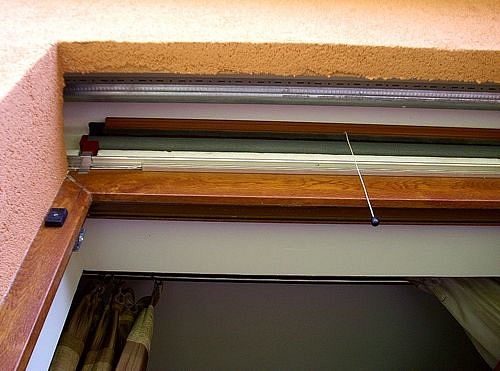 Láthatatlan redőnytok keskeny redőnylécekhez Láthatatlan redőnytok keskeny redőnylécekhez