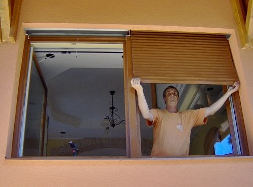 Láthatatlan redőnytok keskeny redőnylécekhez Láthatatlan redőnytok keskeny redőnylécekhez