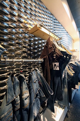 Divatshow a berlini Osthafenen