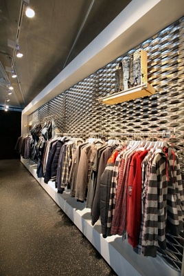 Divatshow a berlini Osthafenen