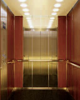 Felvonó gépház nélkül és laposszíj függesztőelemmel Felvonó gépház nélkül és laposszíj függesztőelemmel