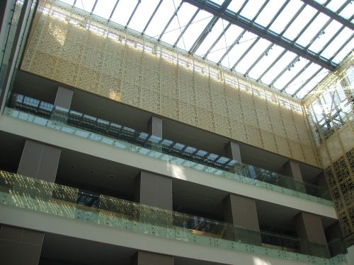 Különleges követelmények, meglepő tartószerkezeti következmények