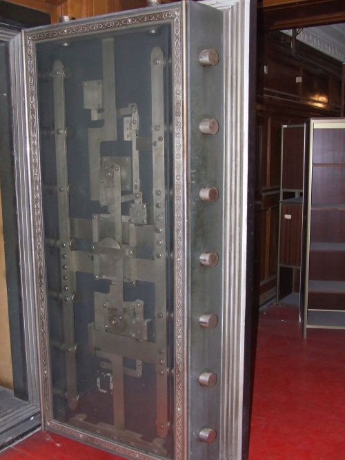 Különleges követelmények, meglepő tartószerkezeti következmények